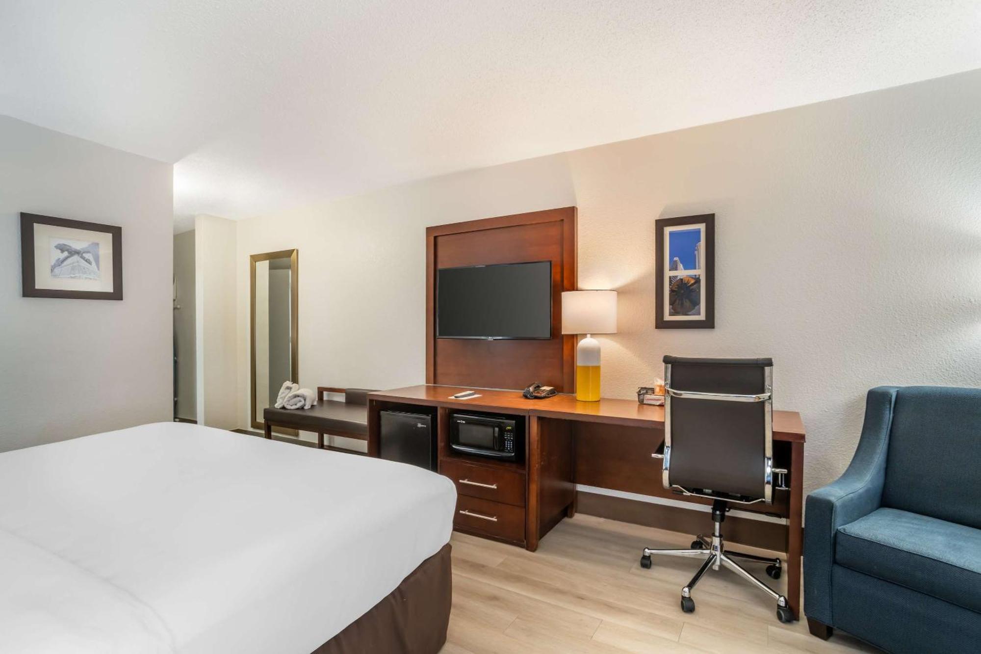Comfort Inn Charlotte Airport Uptown מראה חיצוני תמונה
