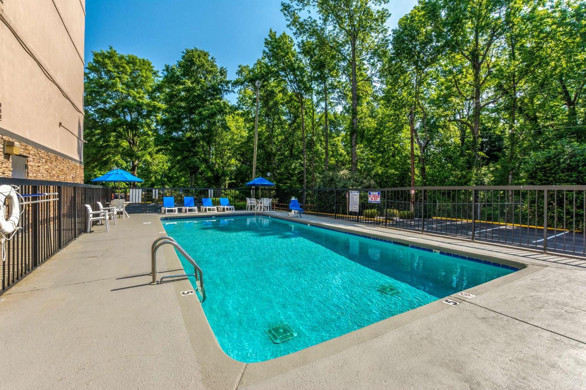 Comfort Inn Charlotte Airport Uptown מראה חיצוני תמונה