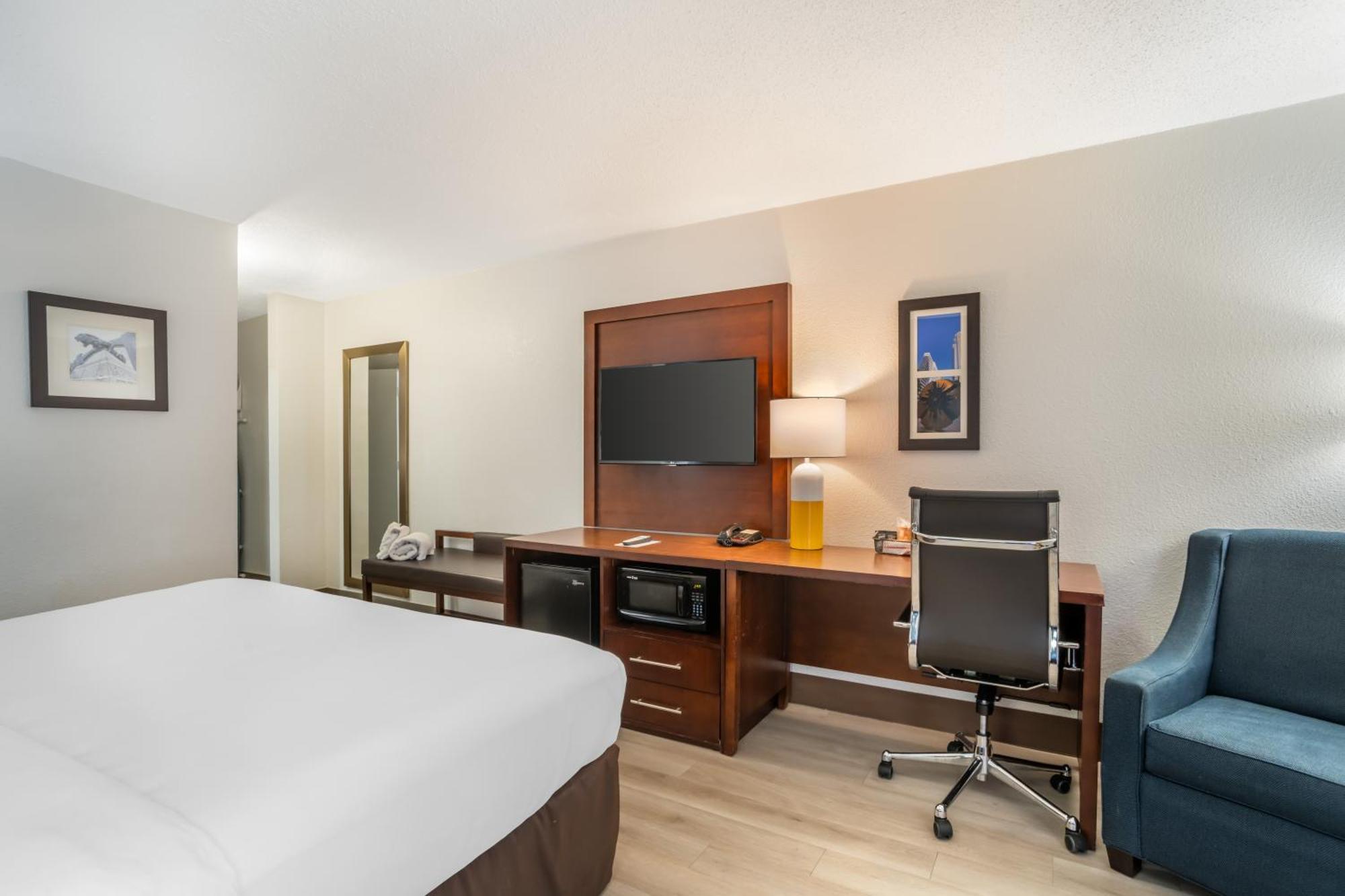Comfort Inn Charlotte Airport Uptown מראה חיצוני תמונה